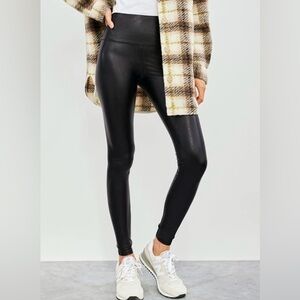 Aritzia Wilfred Free Daria pant
Size- M 
Excellent condition